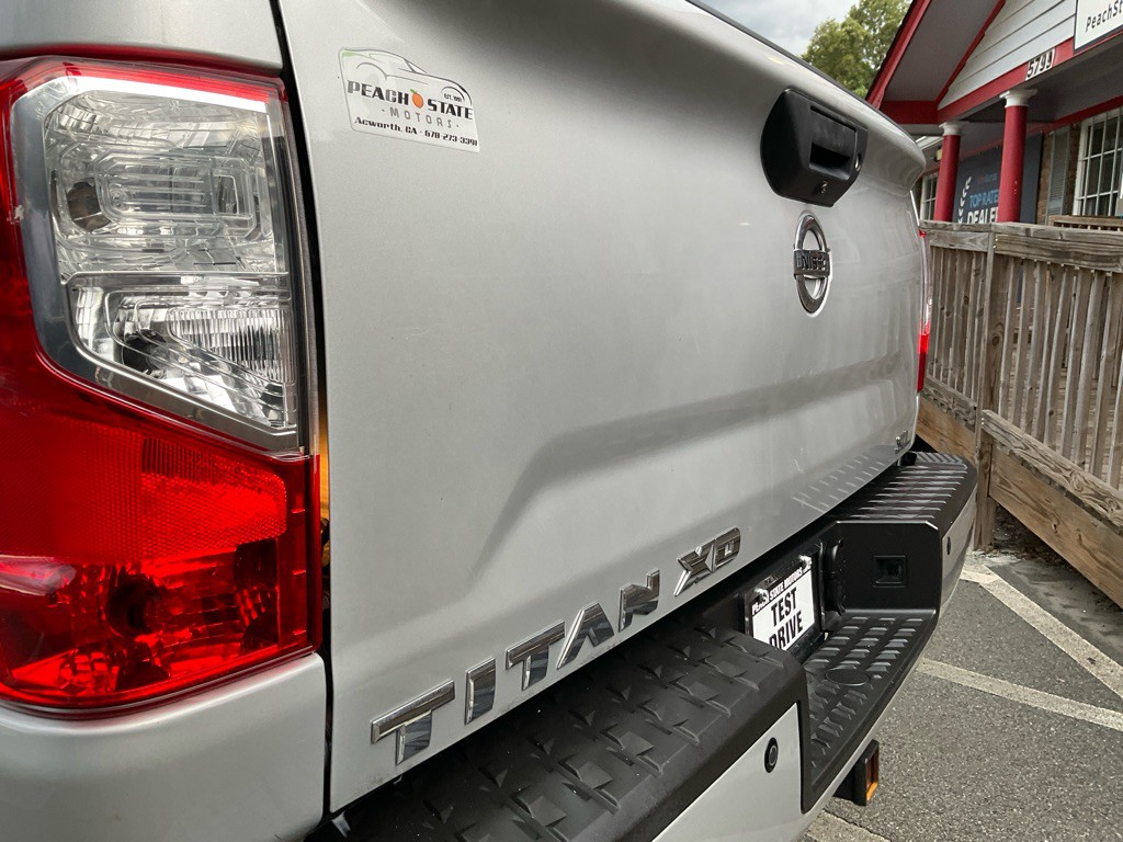 2017 Nissan Titan Image 9