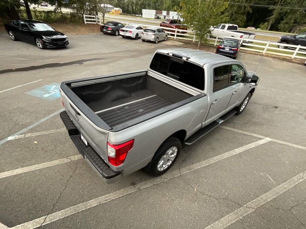 2017 Nissan Titan Image 13