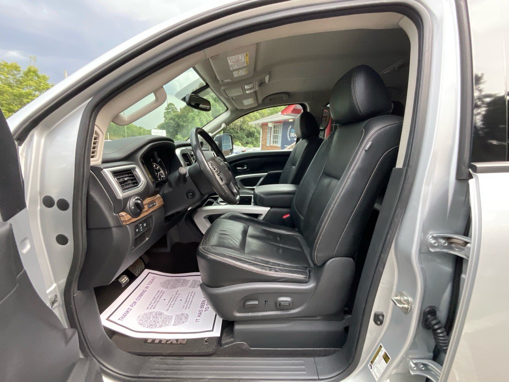 2017 Nissan Titan Image 16
