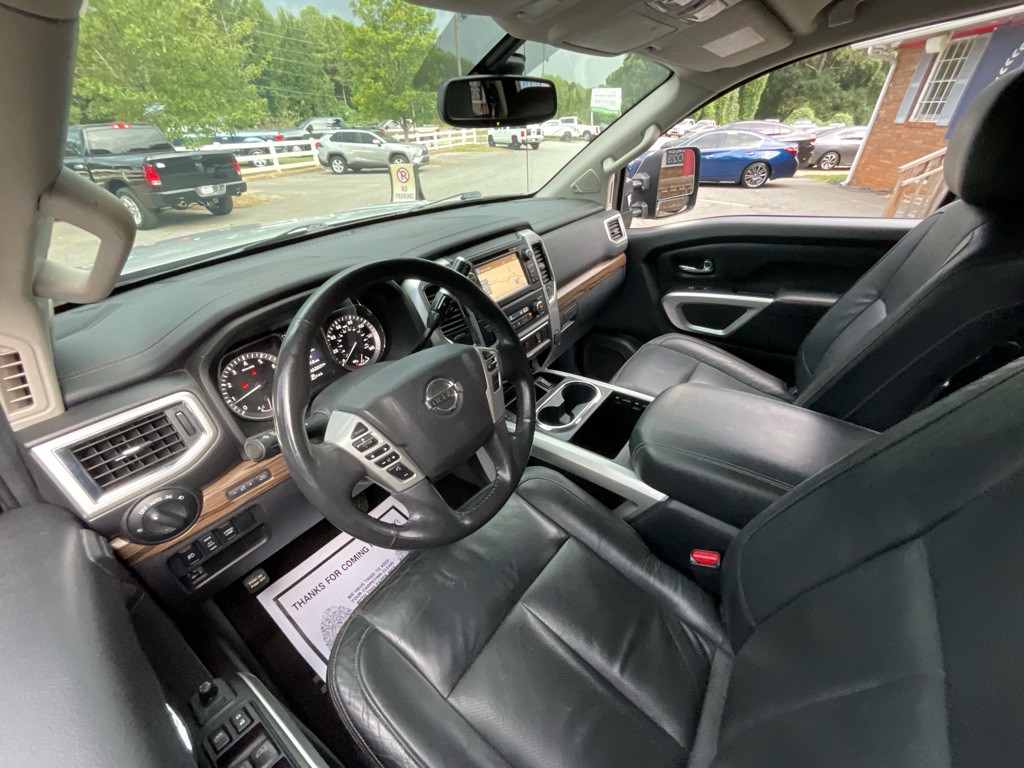 2017 Nissan Titan Image 17