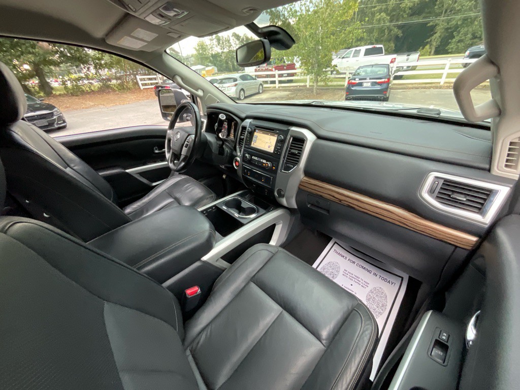2017 Nissan Titan Image 20