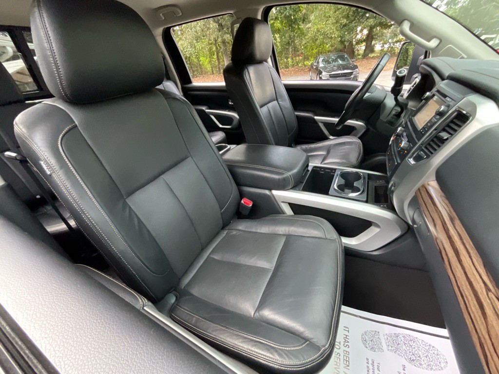 2017 Nissan Titan Image 21