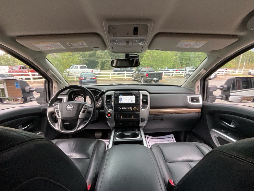 2017 Nissan Titan Image 22