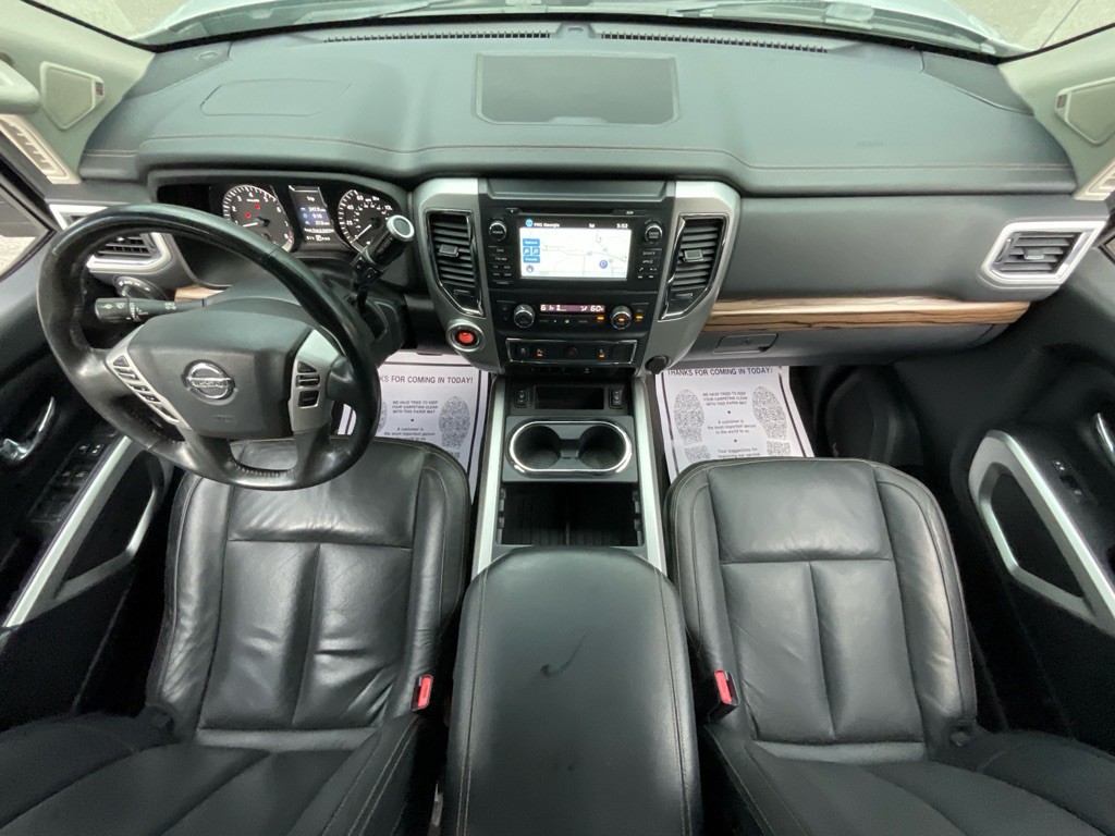 2017 Nissan Titan Image 23