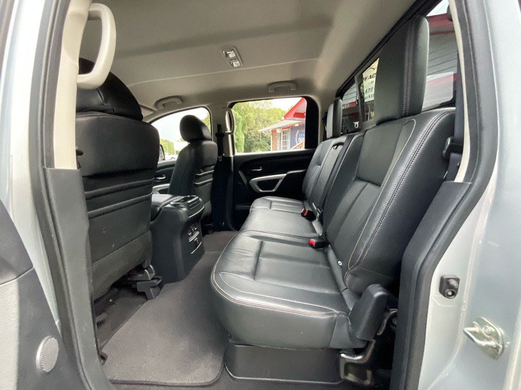 2017 Nissan Titan Image 30