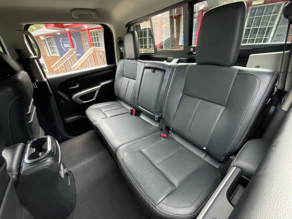 2017 Nissan Titan Image 32