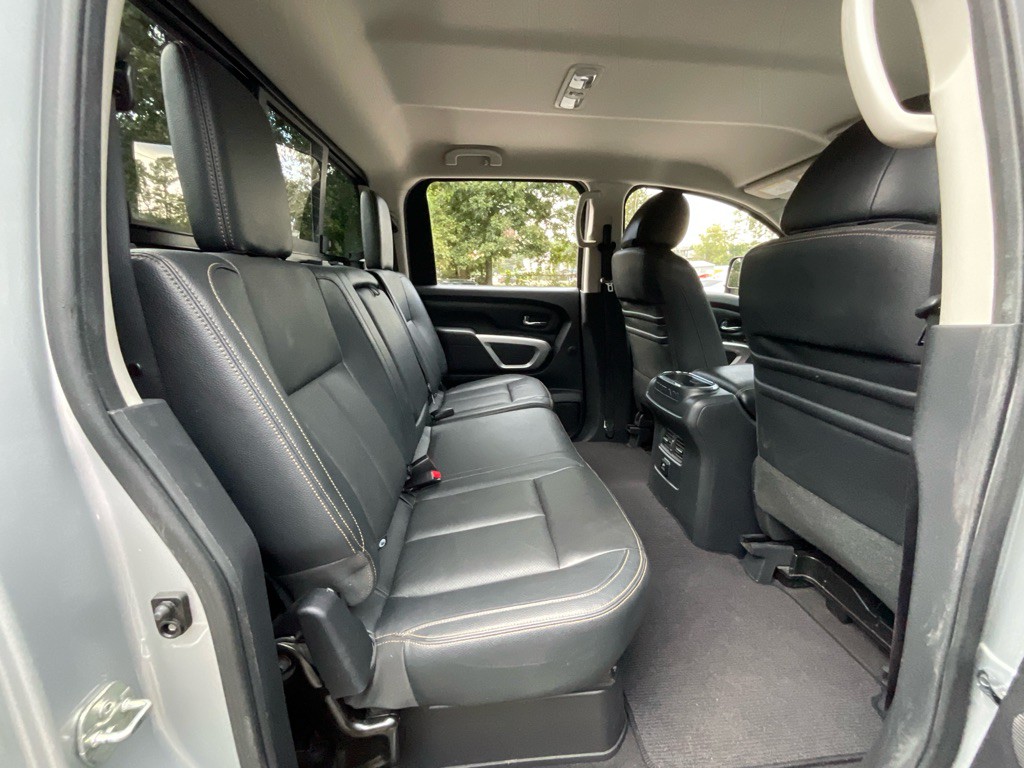 2017 Nissan Titan Image 33