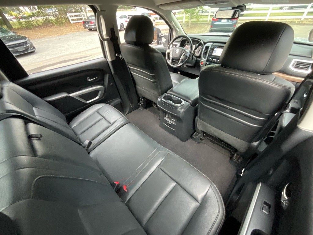 2017 Nissan Titan Image 34