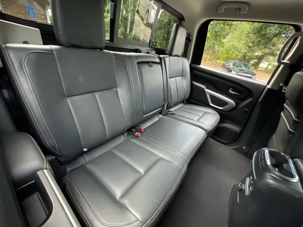 2017 Nissan Titan Image 35