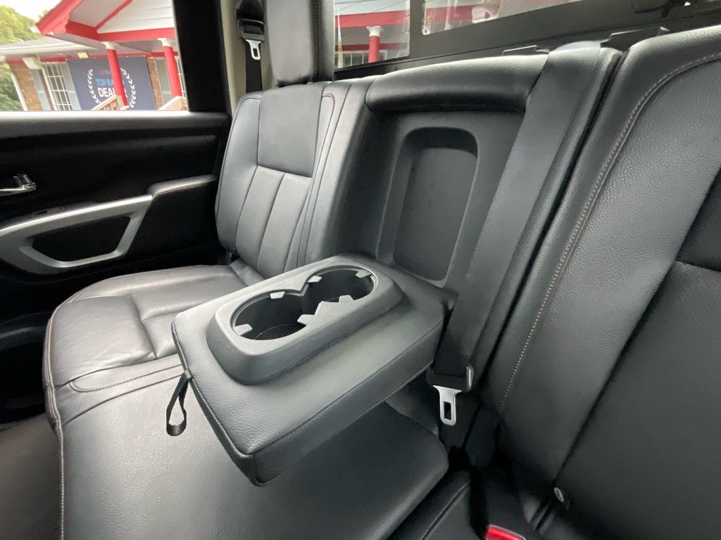 2017 Nissan Titan Image 36