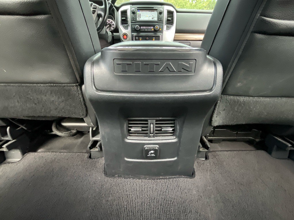 2017 Nissan Titan Image 37