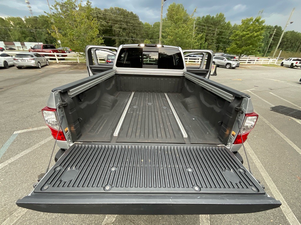 2017 Nissan Titan Image 42