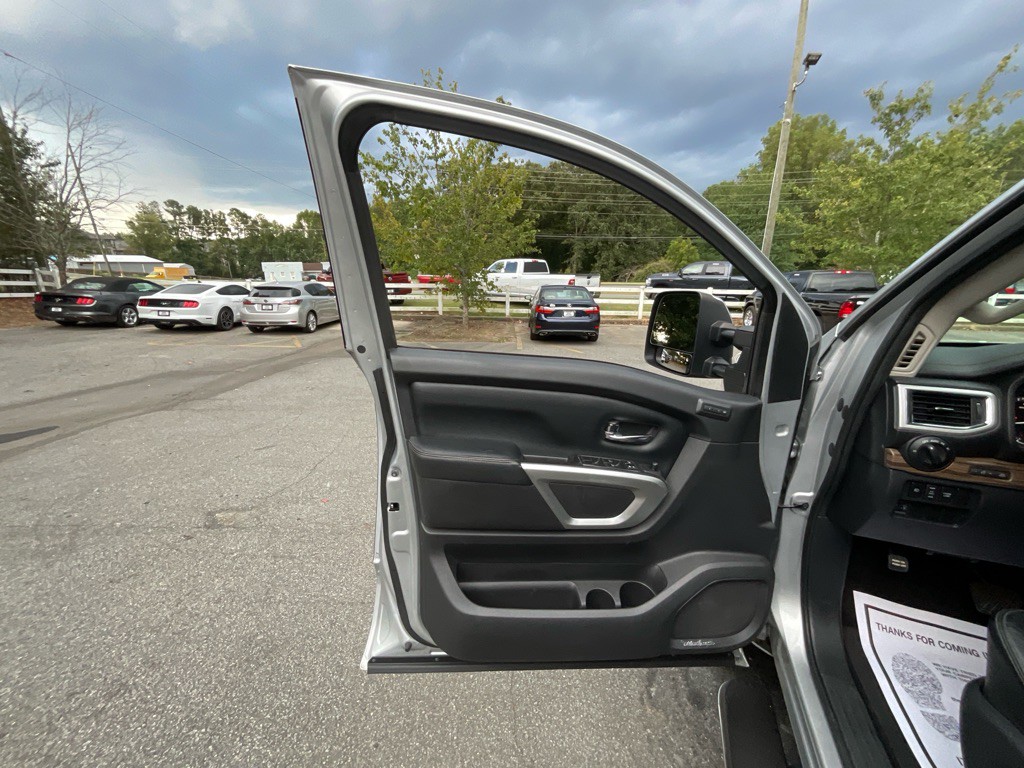 2017 Nissan Titan Image 43