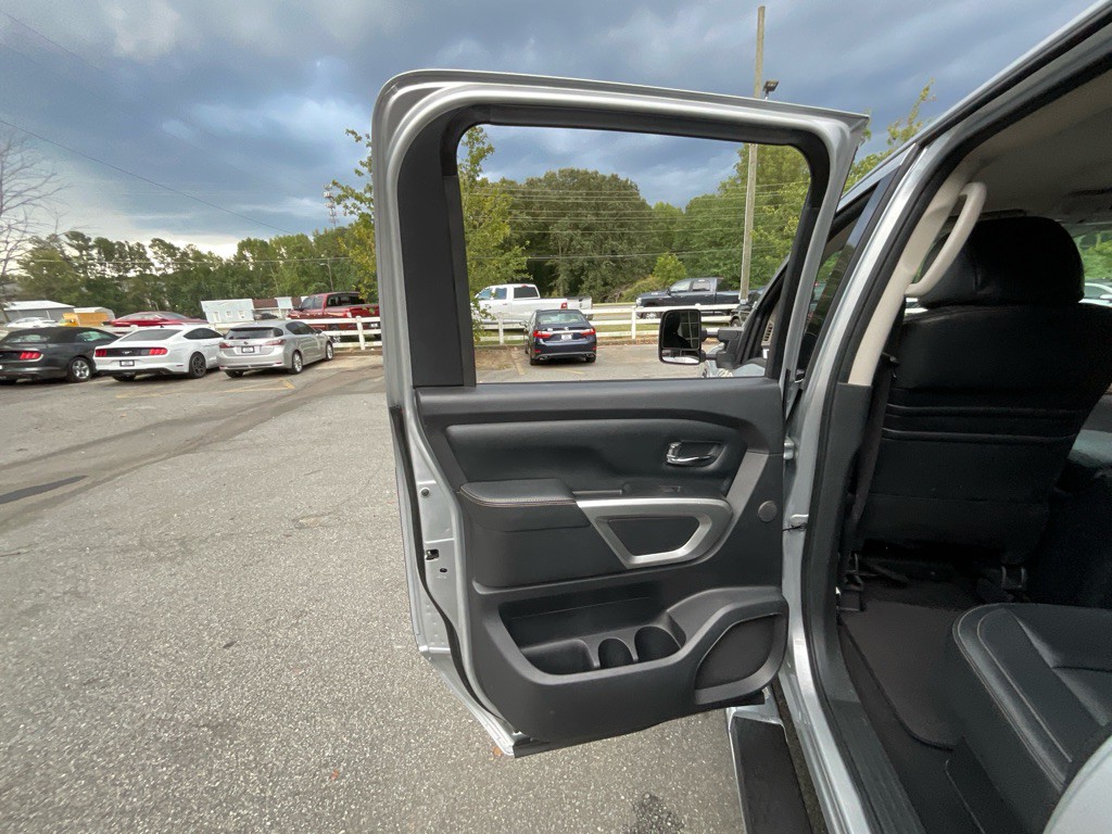 2017 Nissan Titan Image 47
