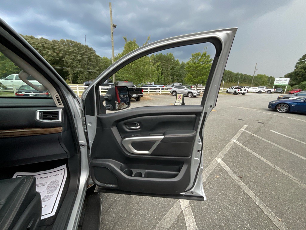 2017 Nissan Titan Image 48