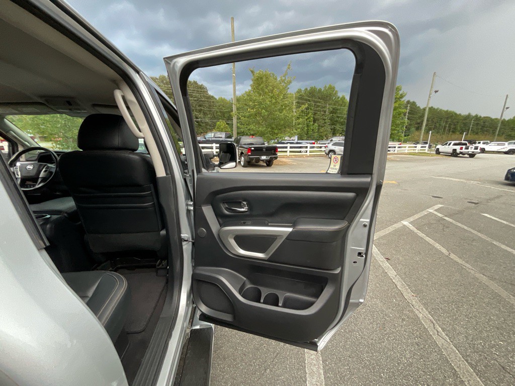2017 Nissan Titan Image 49