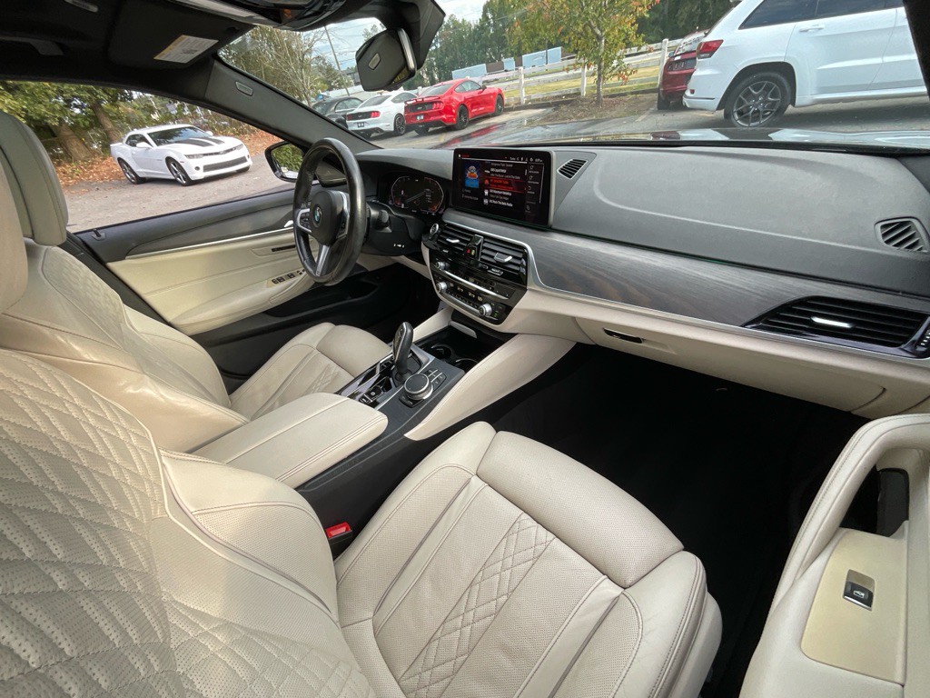 2022 BMW 5 Series Image 17