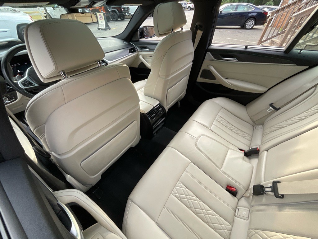 2022 BMW 5 Series Image 30