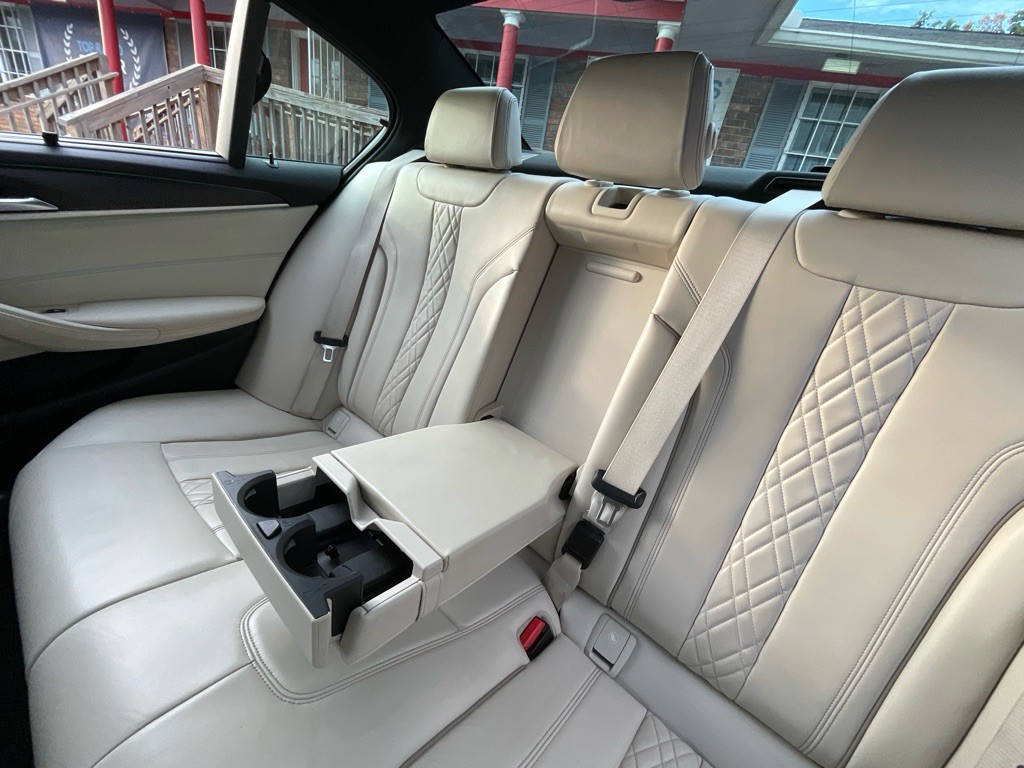 2022 BMW 5 Series Image 35