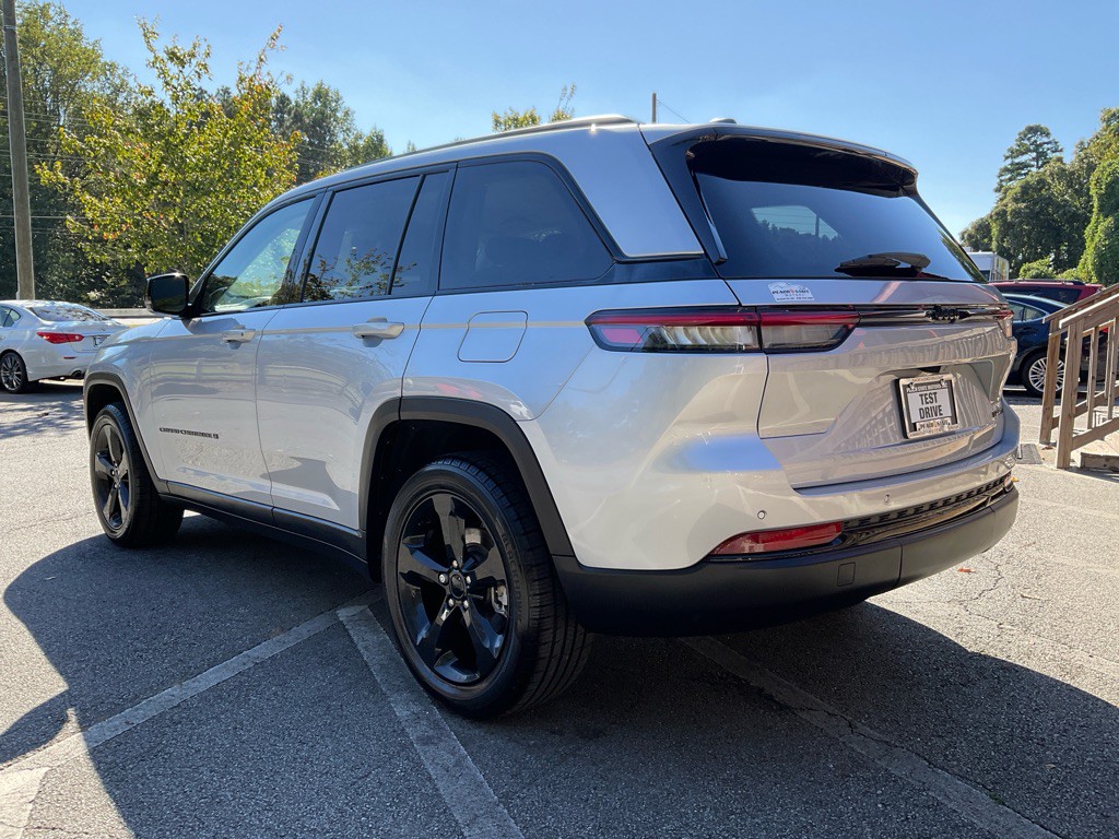 2023 Jeep Grand Cherokee Image 7