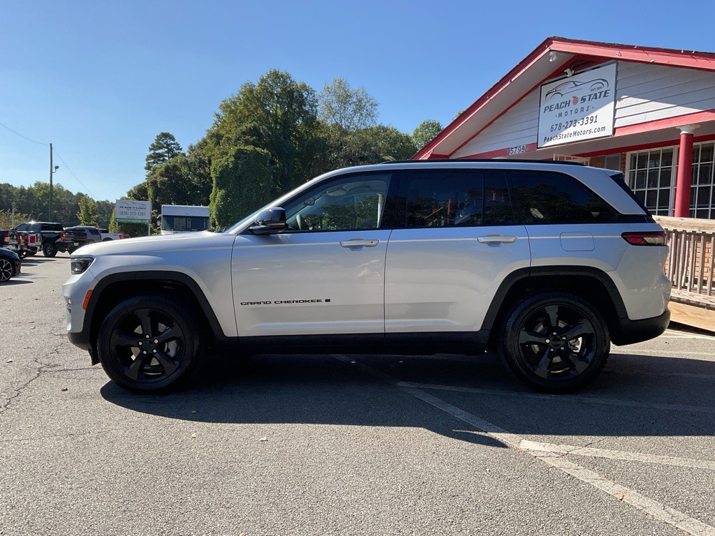 2023 Jeep Grand Cherokee Image 8