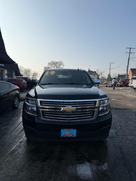 2019 Chevrolet Suburban Image 2