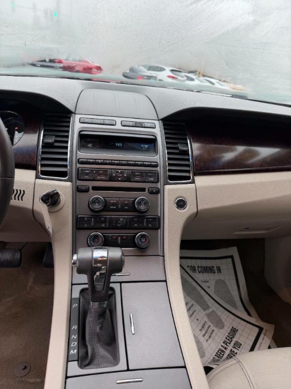 2012 Ford Taurus Image 9