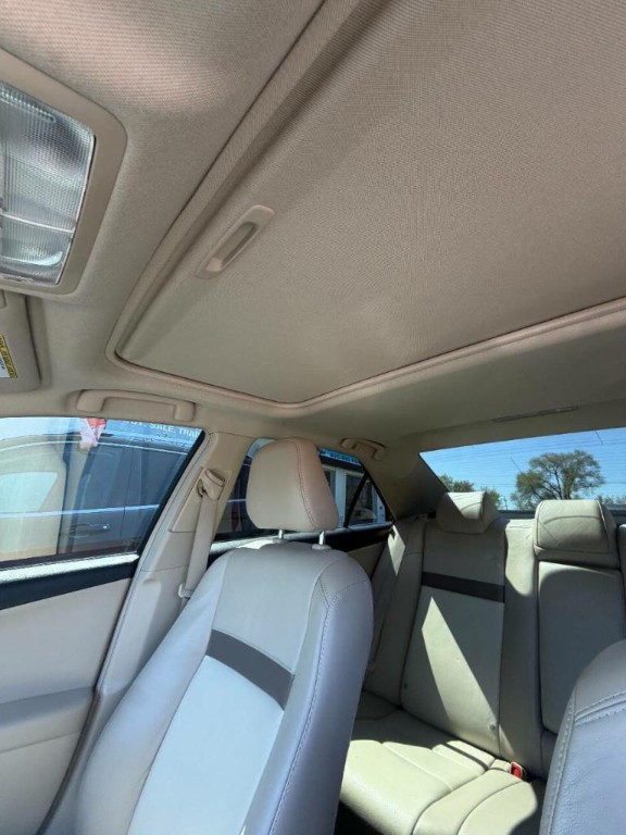 2012 Toyota Camry Image 10