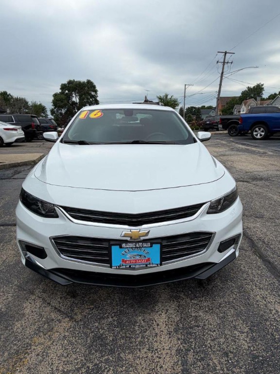 2016 Chevrolet Malibu Image 2