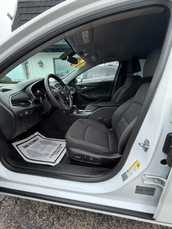 2016 Chevrolet Malibu Image 10