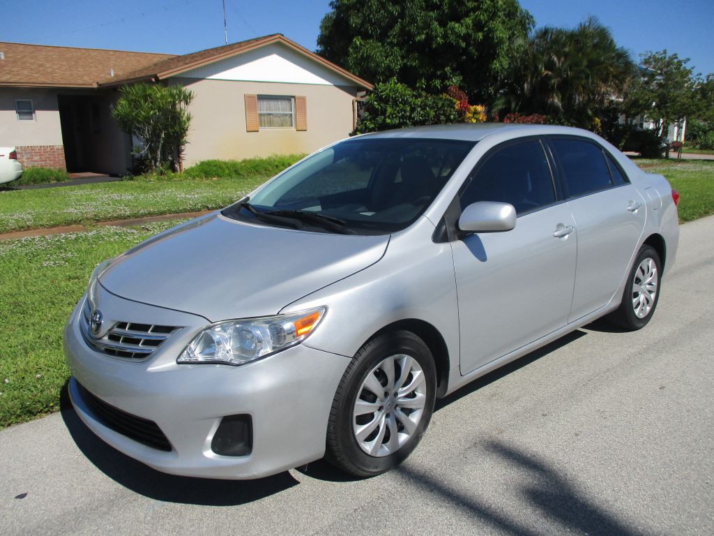 2013 Toyota Corolla Image 2