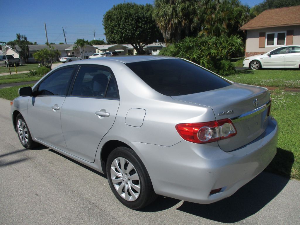 2013 Toyota Corolla Image 4