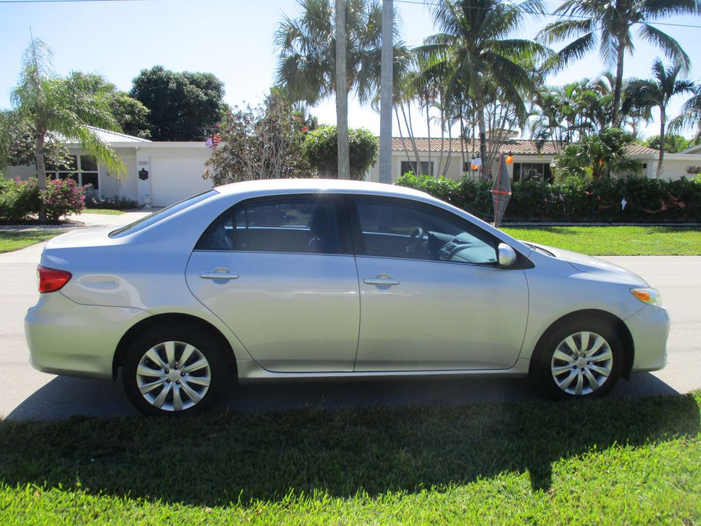 2013 Toyota Corolla Image 7