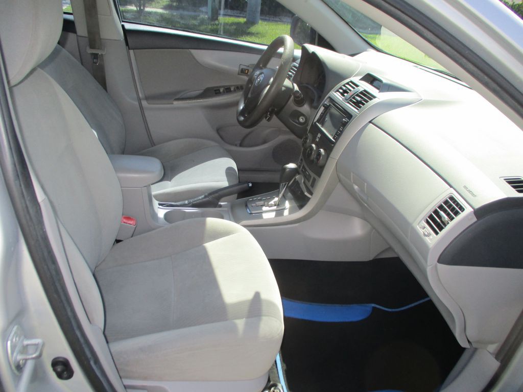 2013 Toyota Corolla Image 9