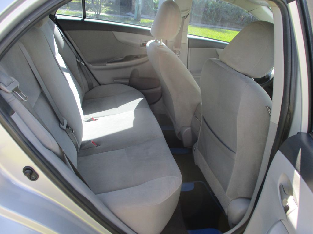 2013 Toyota Corolla Image 10