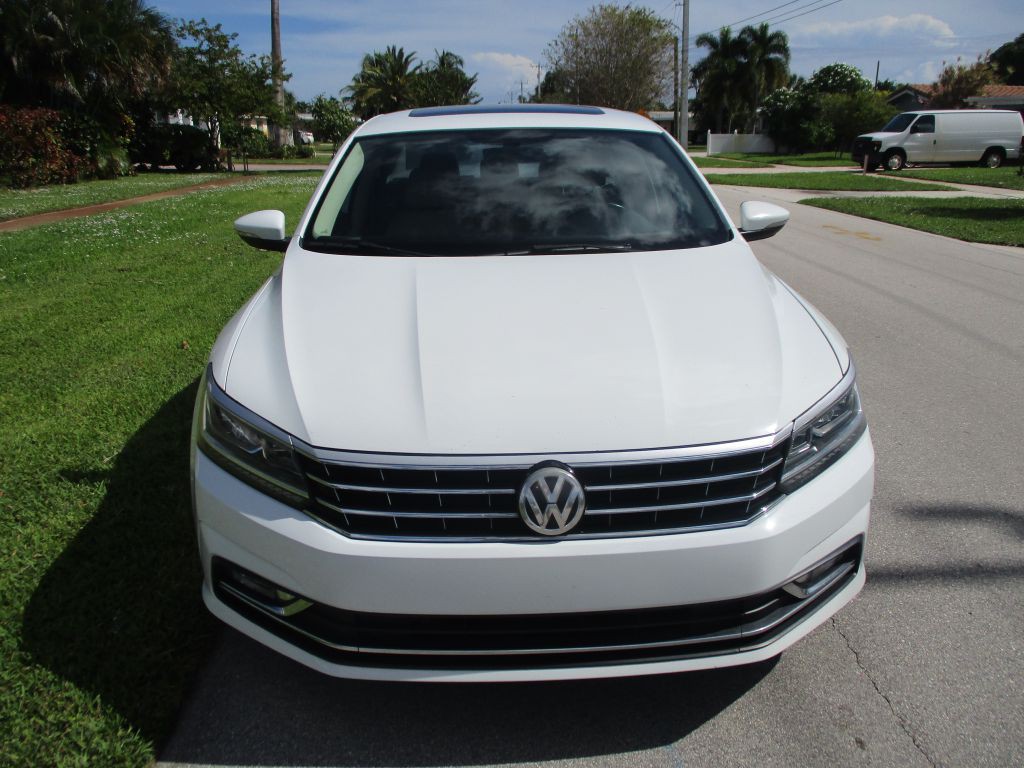 2016 Volkswagen Passat Image 2