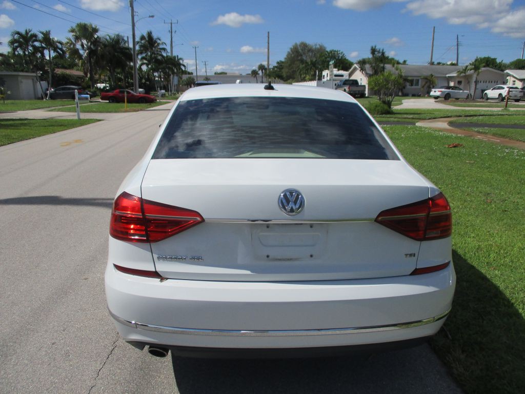 2016 Volkswagen Passat Image 6