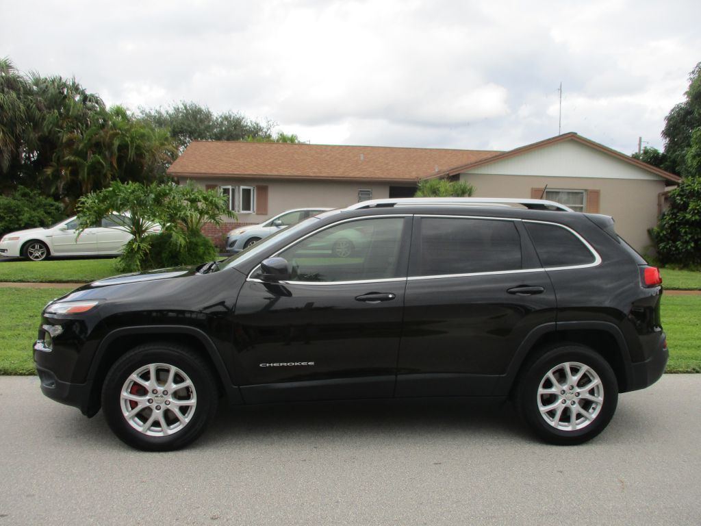 2017 Jeep Cherokee Image 3