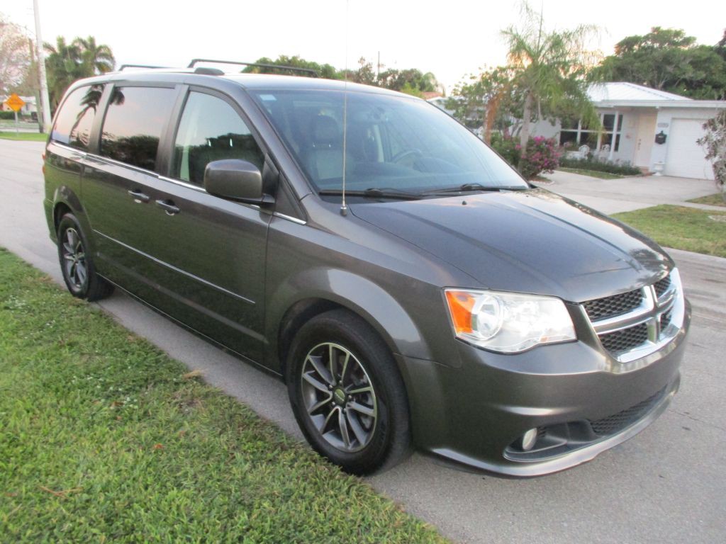 2017 Dodge Grand Caravan Image 2
