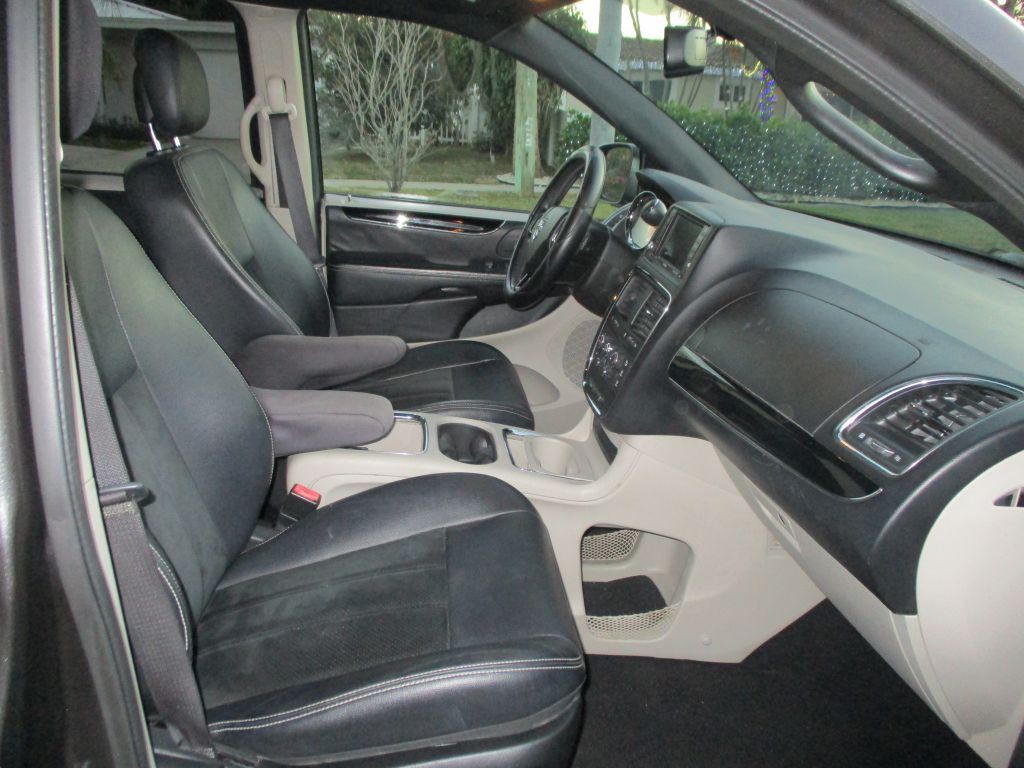 2017 Dodge Grand Caravan Image 8