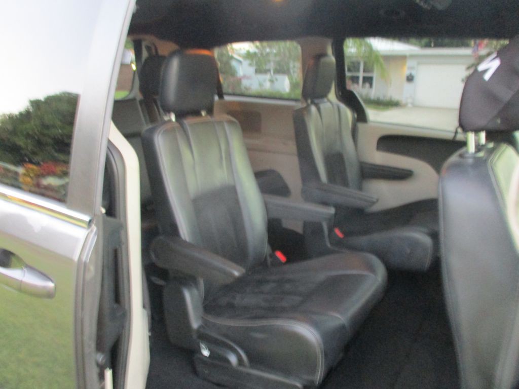 2017 Dodge Grand Caravan Image 9