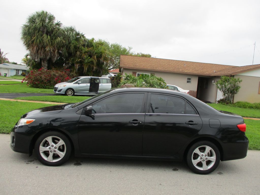 2013 Toyota Corolla Image 4