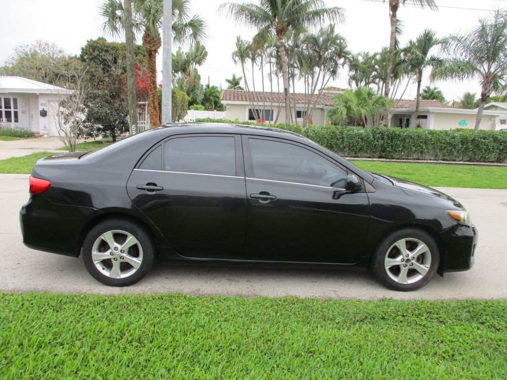 2013 Toyota Corolla Image 8