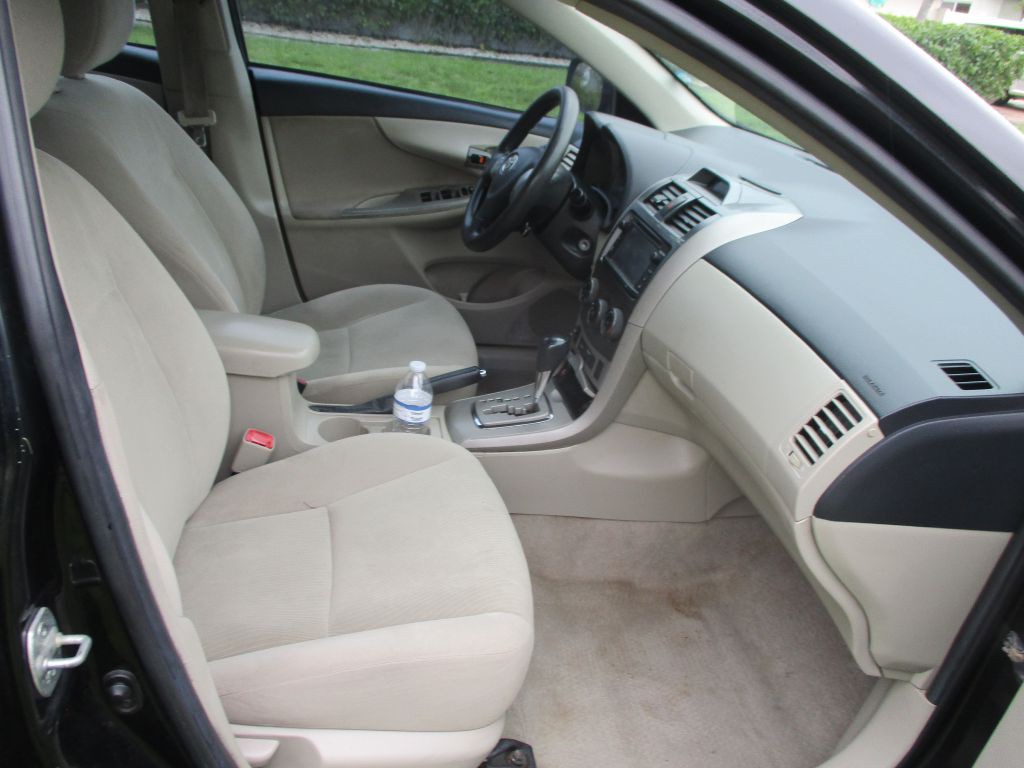 2013 Toyota Corolla Image 9