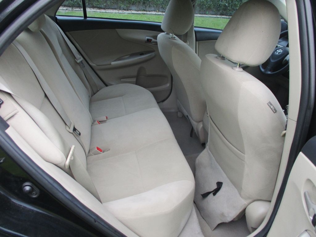 2013 Toyota Corolla Image 10