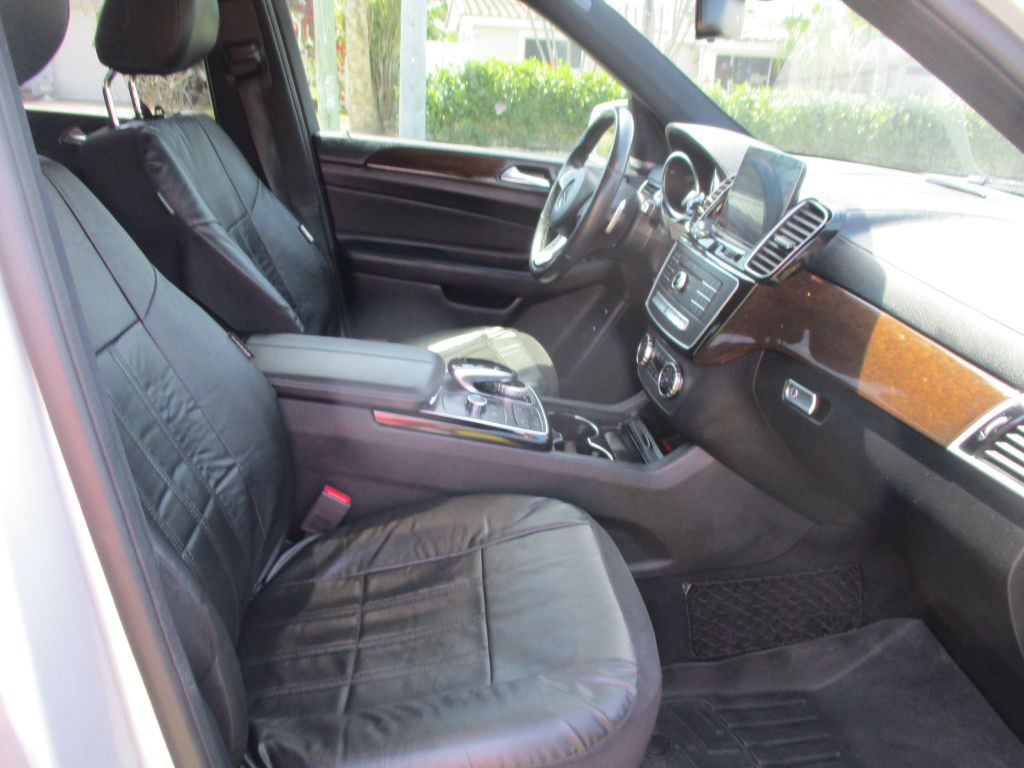 2017 Mercedes-Benz GLS-Class Image 9