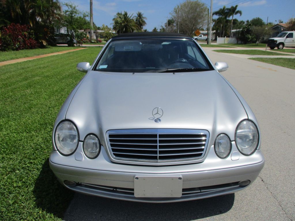 2002 Mercedes-Benz CLK-Class Image 2