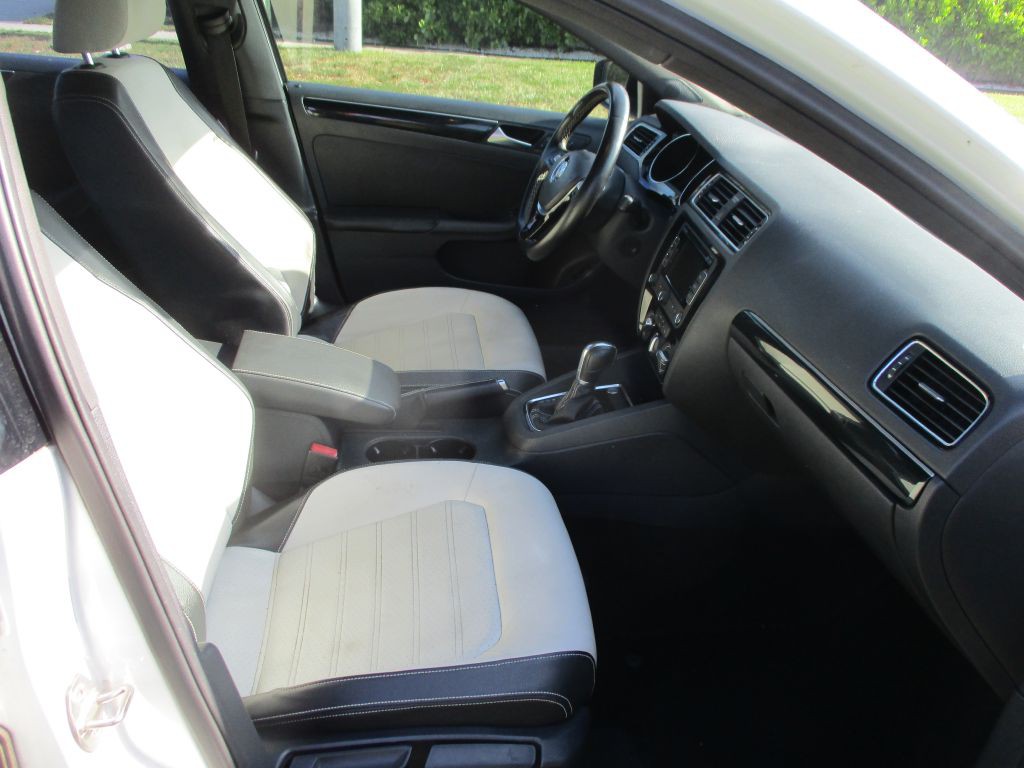 2015 Volkswagen Jetta Image 9