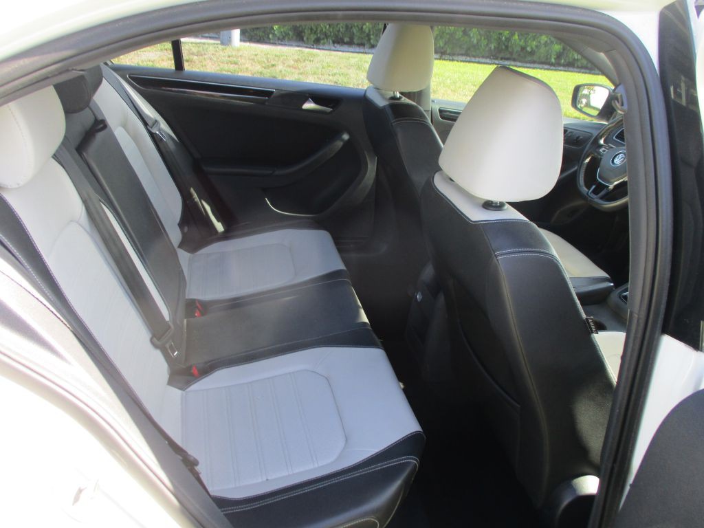 2015 Volkswagen Jetta Image 10