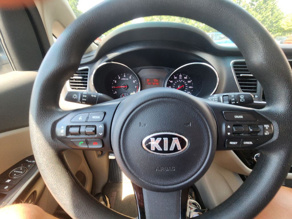 2016 Kia Sedona Image 3